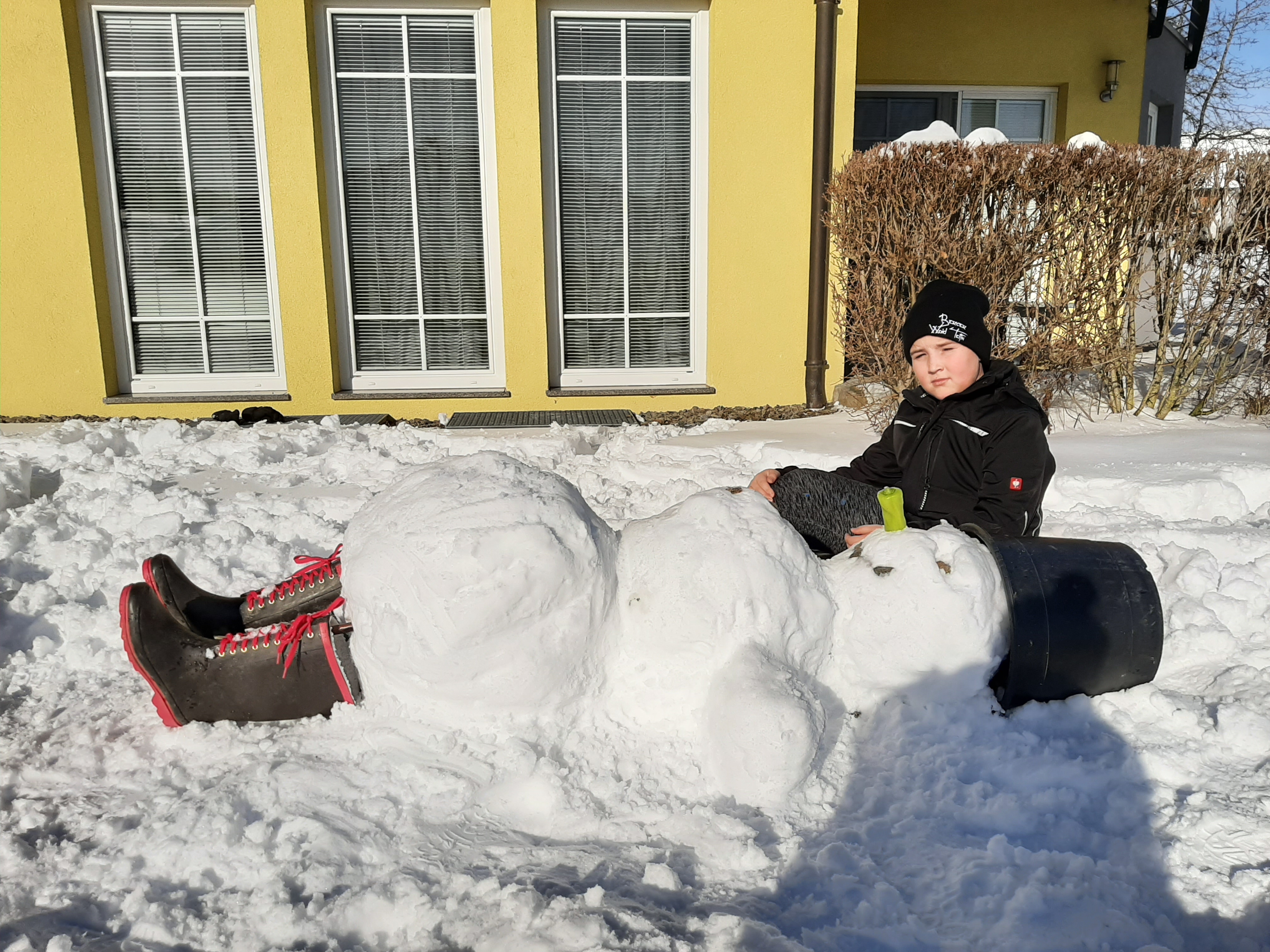 LiegendSchneemann_Reisenauer.jpg LiegendSchneemann_Reisenauer.jpg